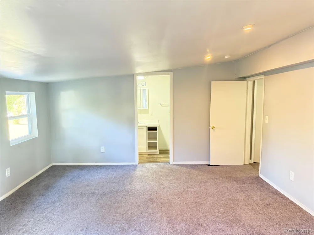 22851 Colgate Street Farmington City, MI 48336
