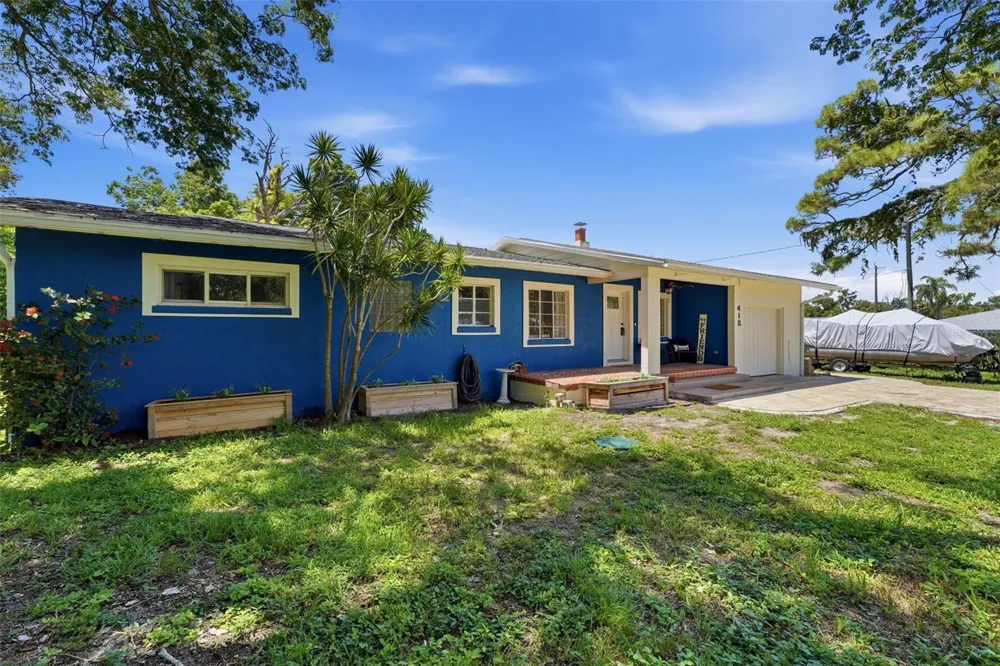 418 EDWARDS DRIVE Sarasota, FL 34243