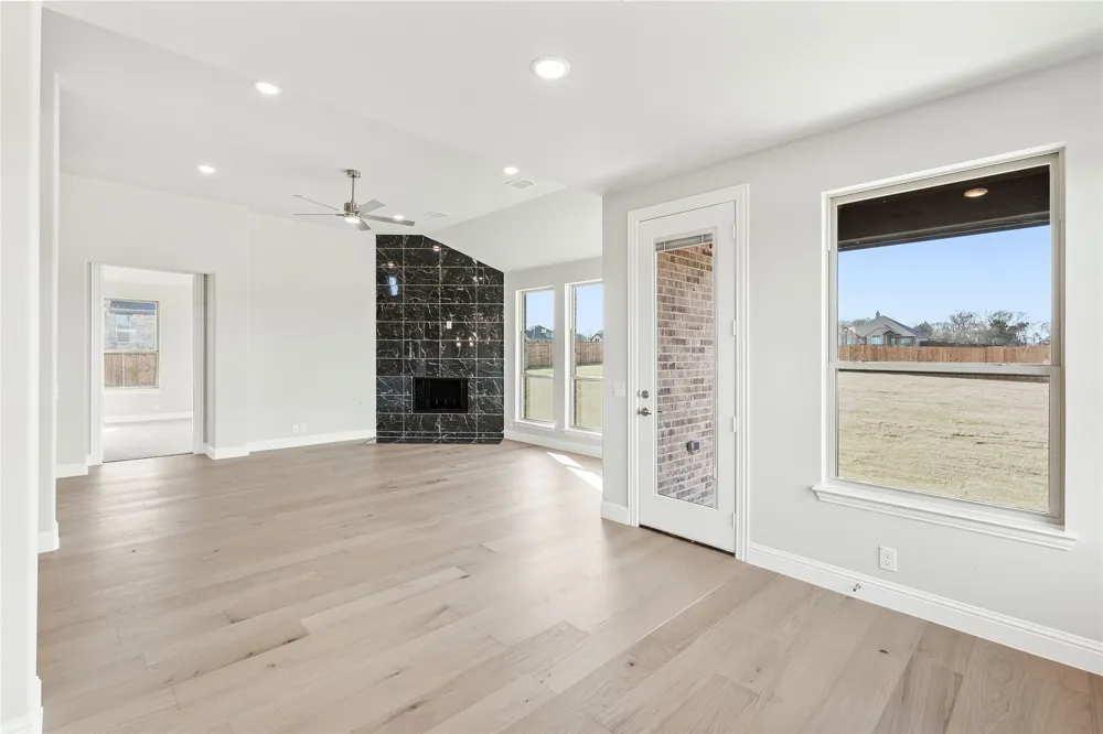 733 Serenity Lane Red Oak, TX 75154