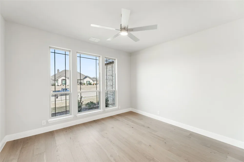 733 Serenity Lane Red Oak, TX 75154