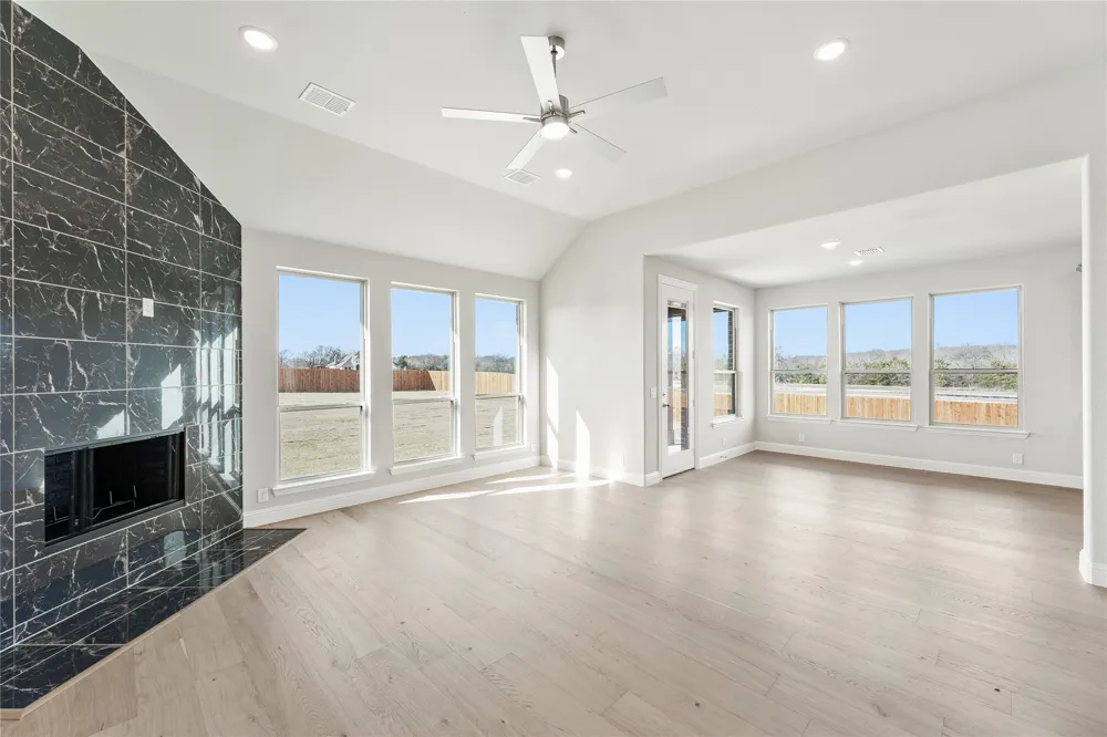 733 Serenity Lane Red Oak, TX 75154