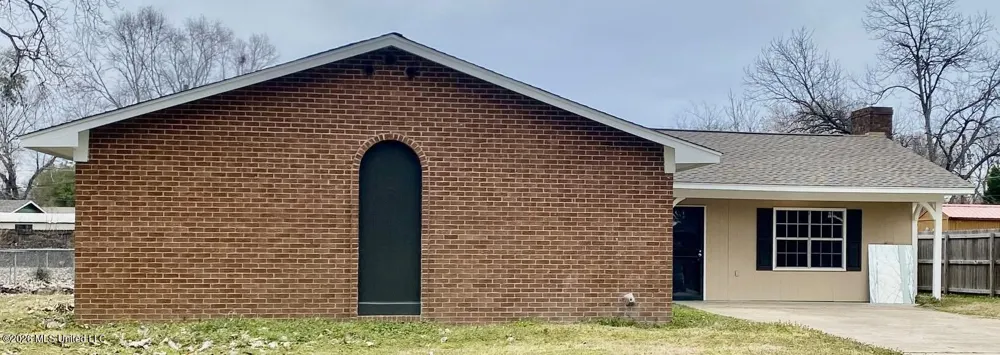 1736 S Pear Lane Greenville, MS 38703