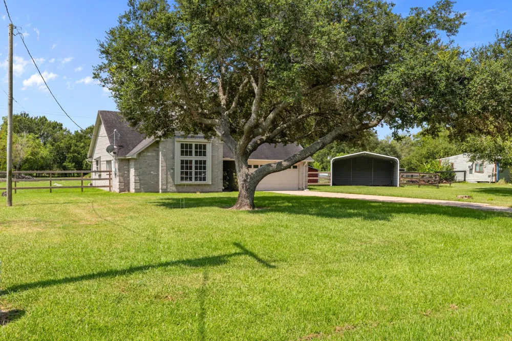 3855 County Road 960 Alvin, TX 77511