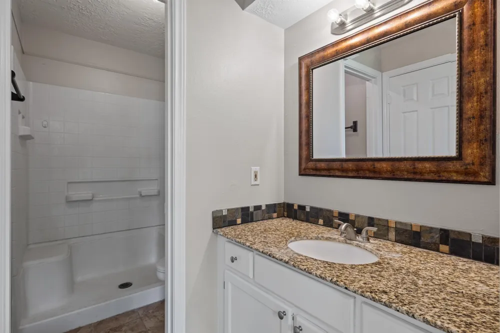 3855 County Road 960 Alvin, TX 77511