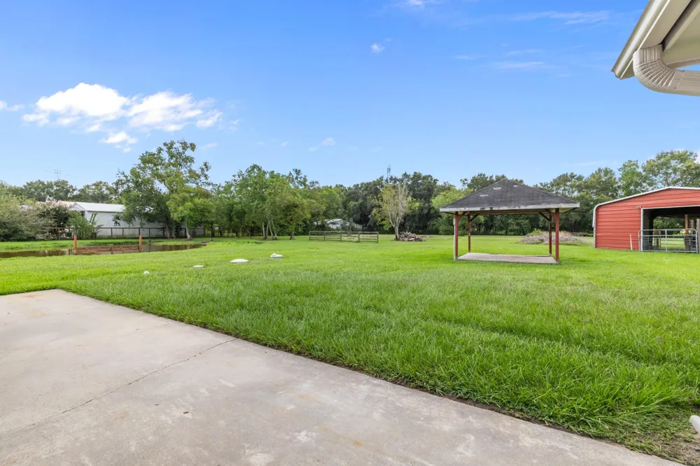 3855 County Road 960 Alvin, TX 77511