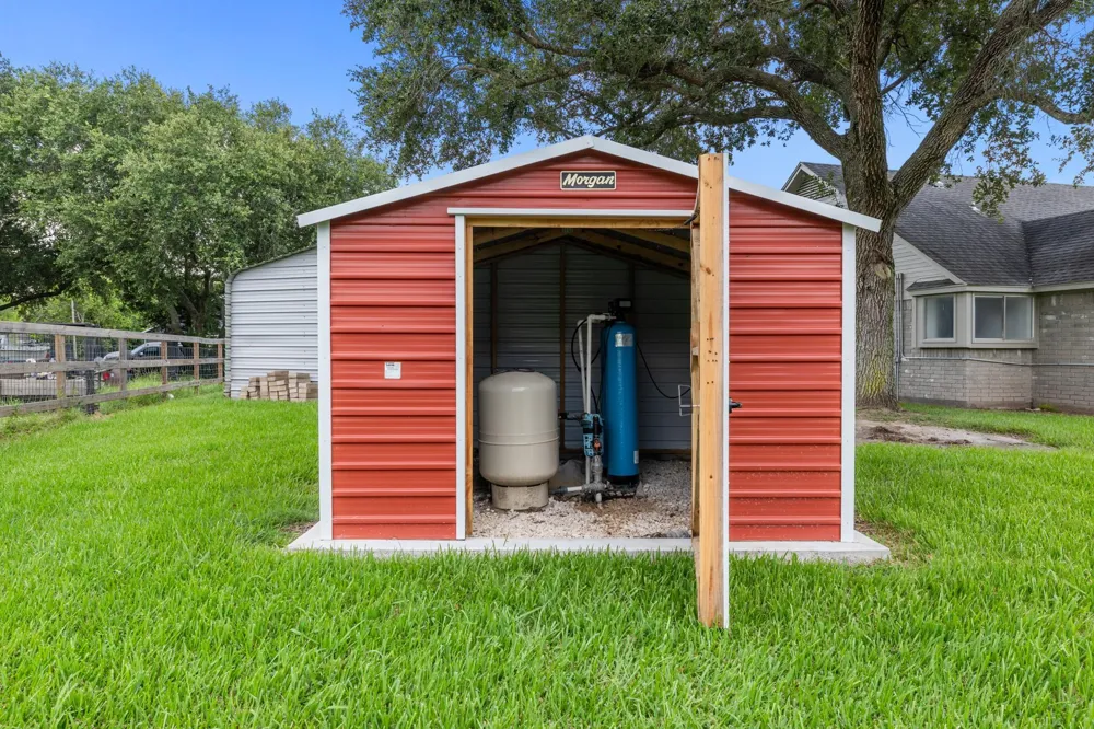 3855 County Road 960 Alvin, TX 77511