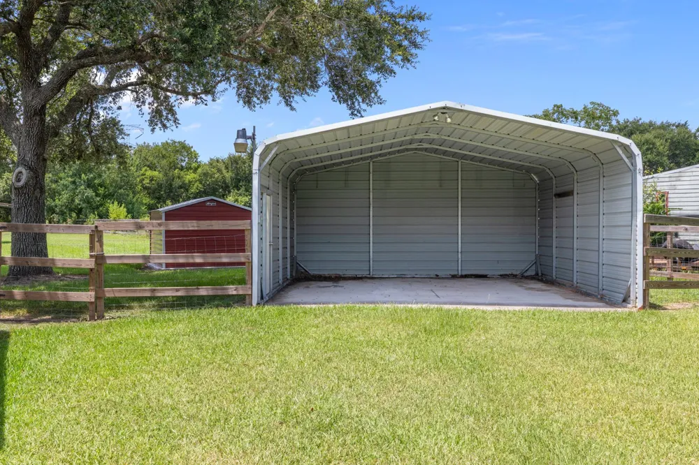 3855 County Road 960 Alvin, TX 77511