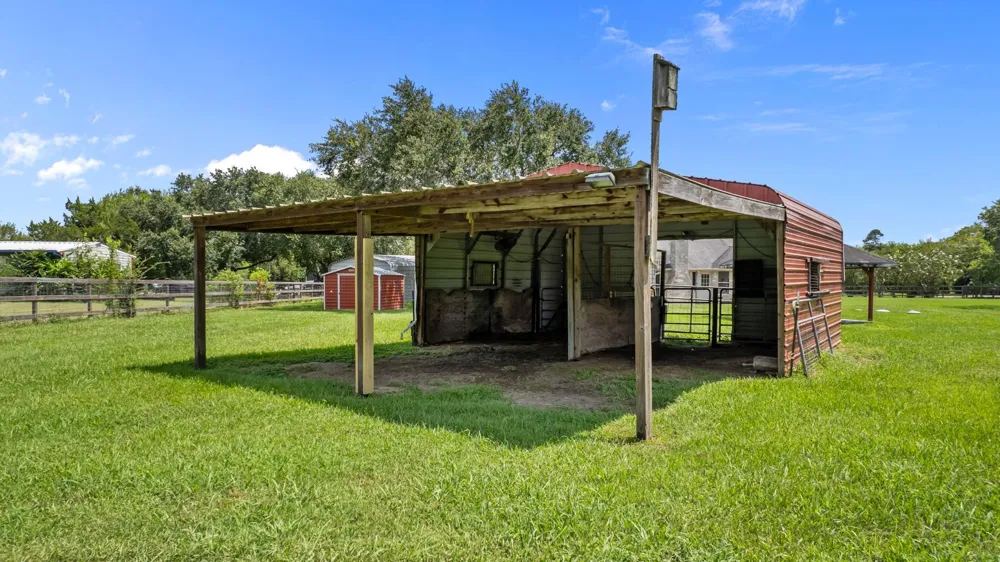 3855 County Road 960 Alvin, TX 77511