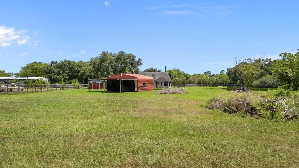 3855 County Road 960 Alvin, TX 77511