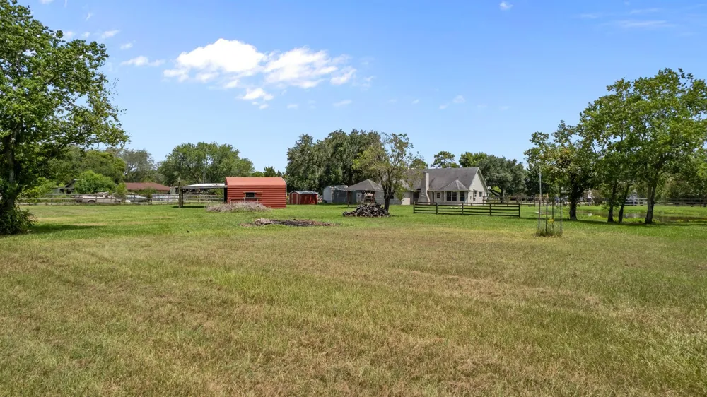 3855 County Road 960 Alvin, TX 77511