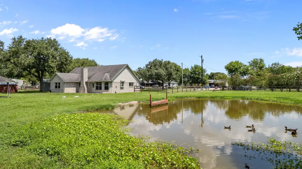 3855 County Road 960 Alvin, TX 77511