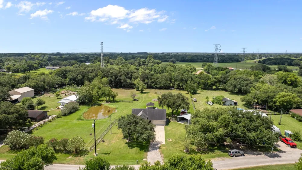 3855 County Road 960 Alvin, TX 77511