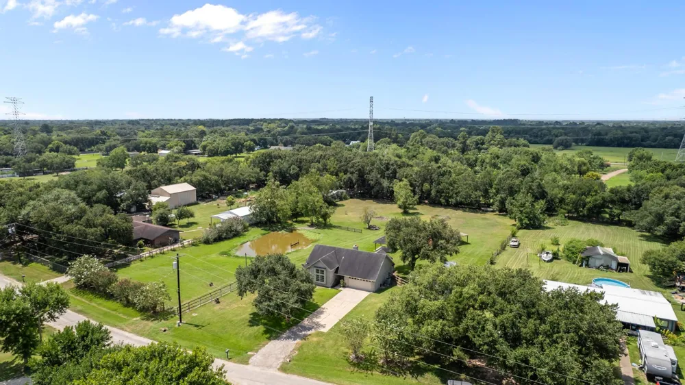 3855 County Road 960 Alvin, TX 77511