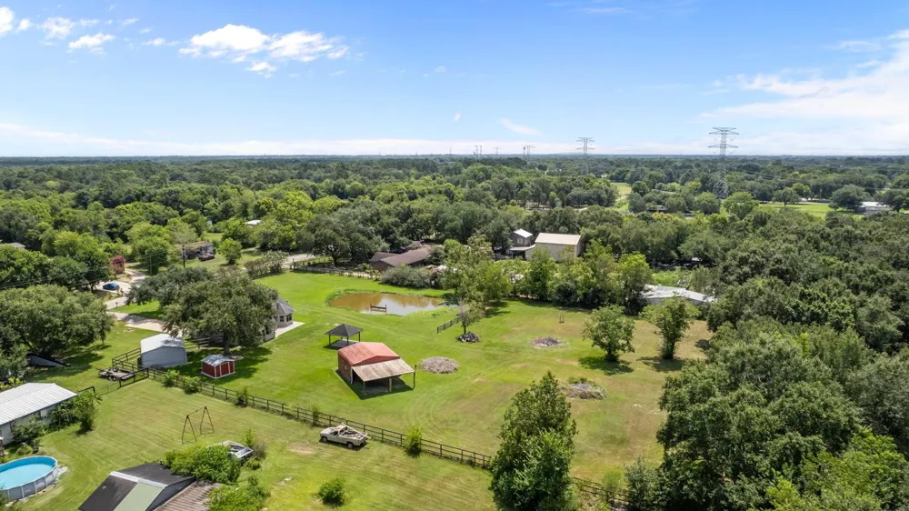3855 County Road 960 Alvin, TX 77511