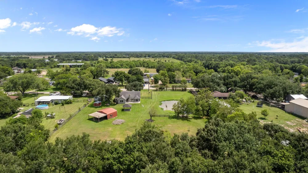 3855 County Road 960 Alvin, TX 77511
