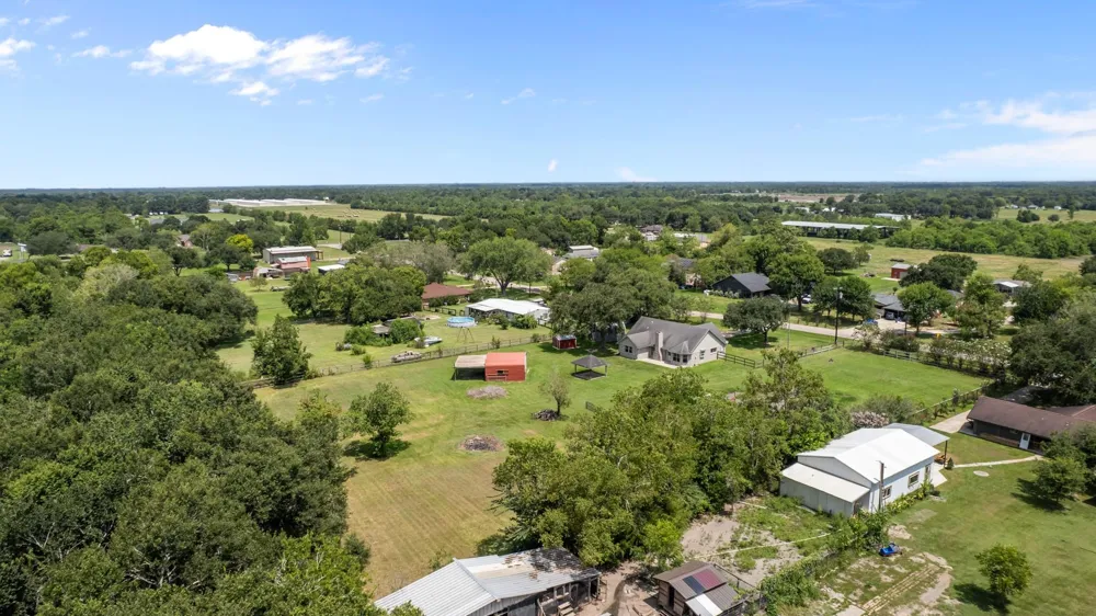 3855 County Road 960 Alvin, TX 77511