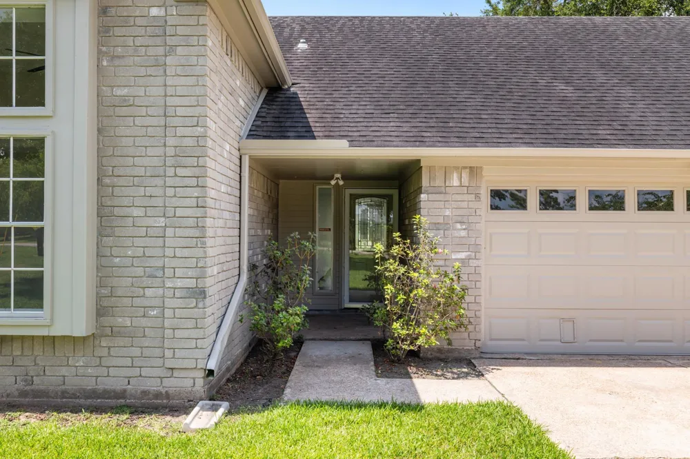 3855 County Road 960 Alvin, TX 77511