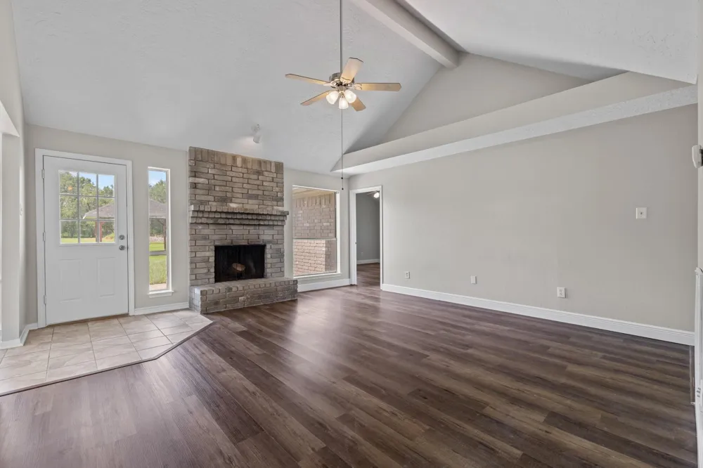 3855 County Road 960 Alvin, TX 77511