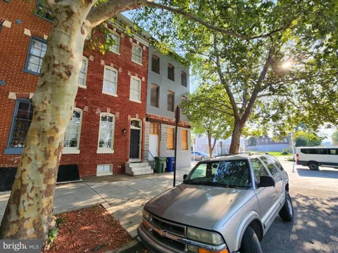 1300 HOLLINS STREET