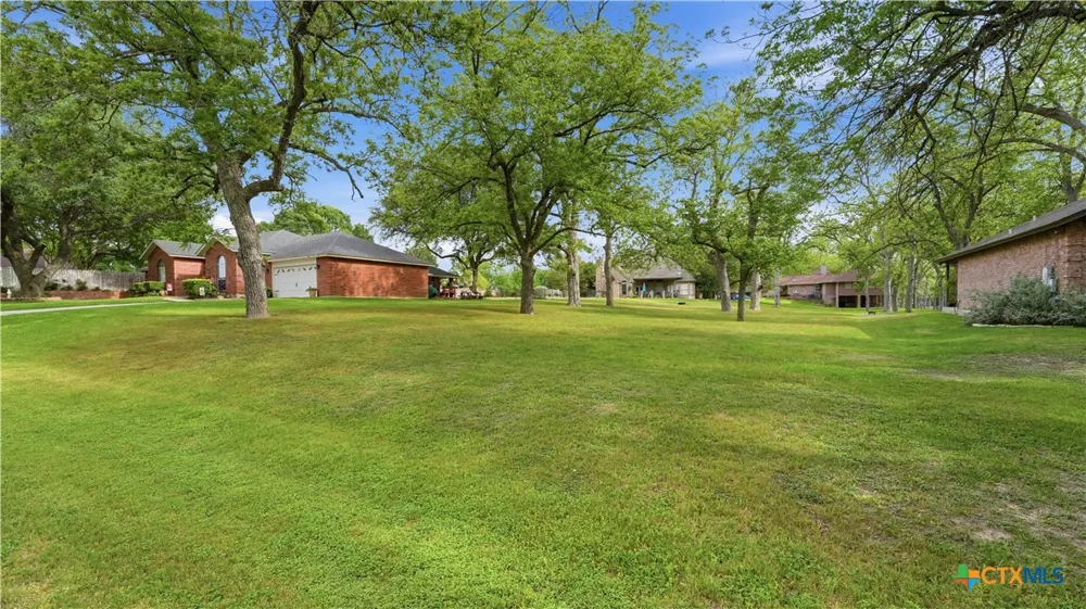 427 Las Brisas Seguin, TX 78155