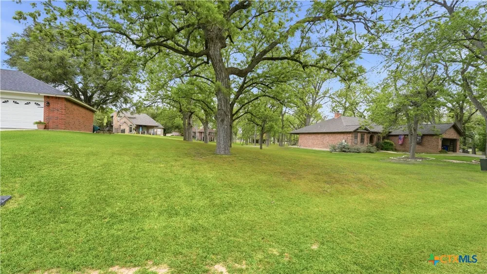 427 Las Brisas Seguin, TX 78155