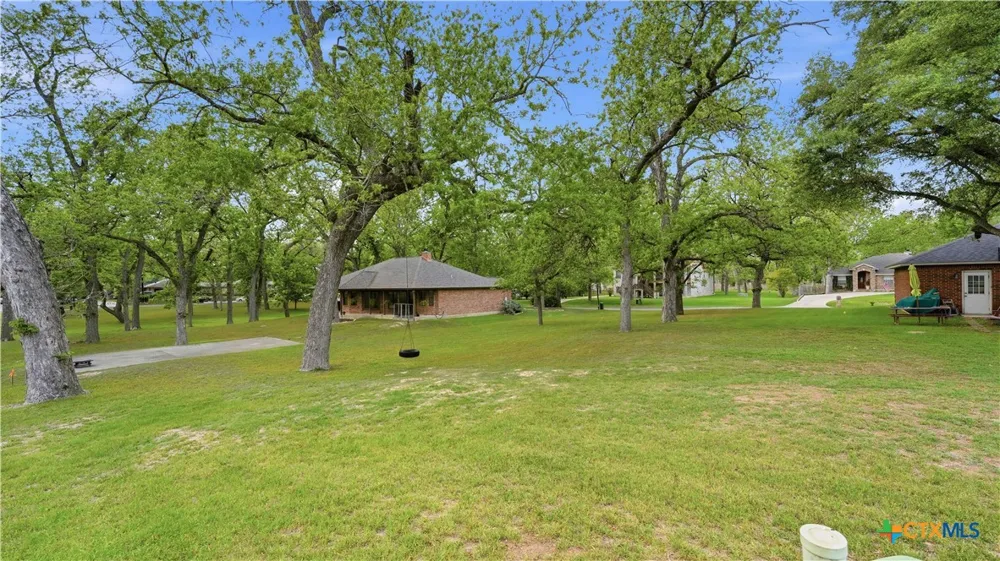 427 Las Brisas Seguin, TX 78155