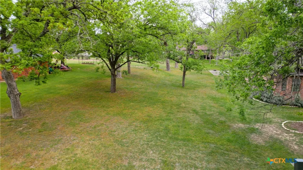 427 Las Brisas Seguin, TX 78155