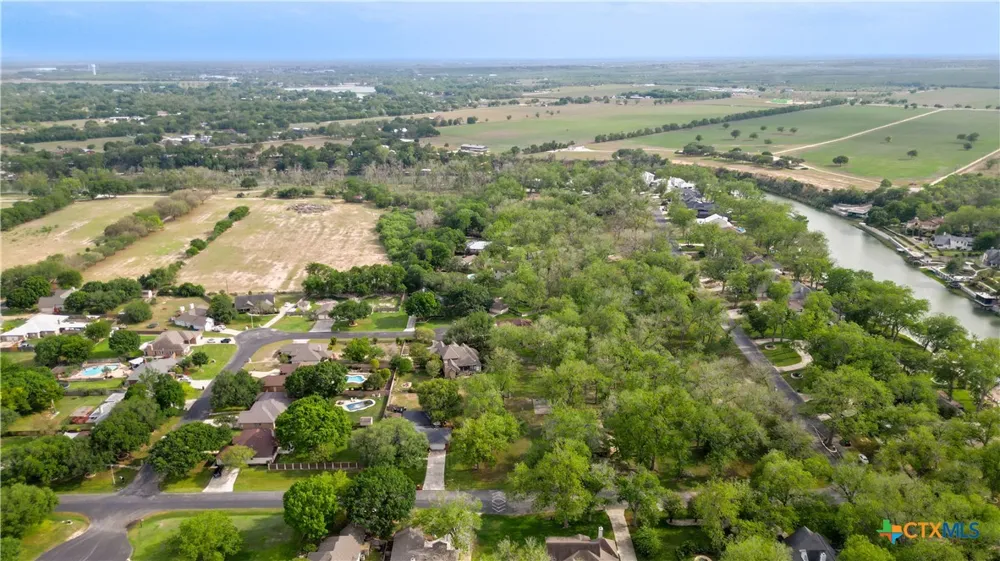427 Las Brisas Seguin, TX 78155