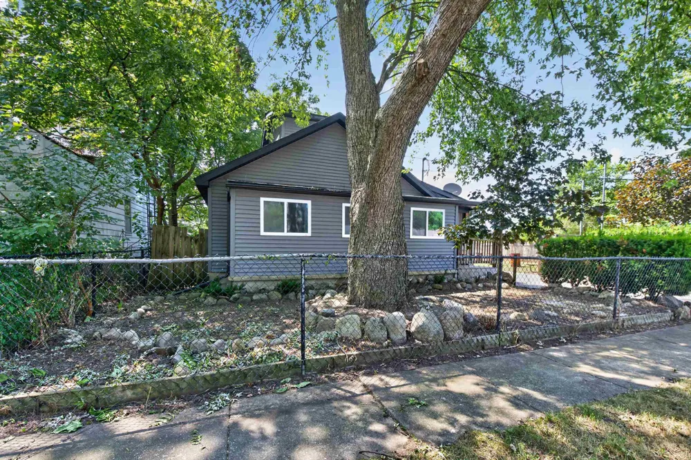 1452 Kenneth Street Burton City, MI 48529