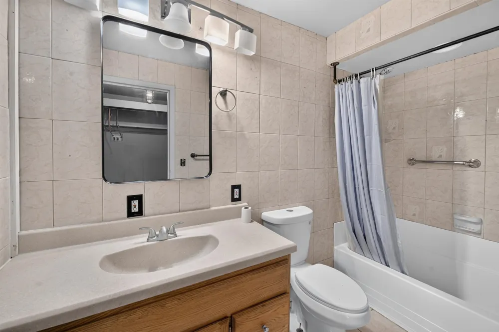 1452 Kenneth Street Burton City, MI 48529