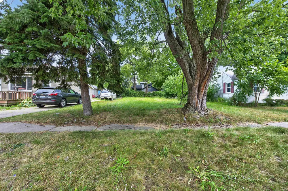 1452 Kenneth Street Burton City, MI 48529