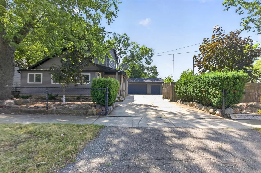 1452 Kenneth Street Burton City, MI 48529