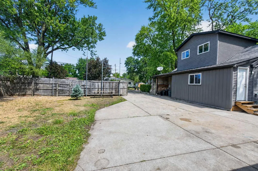 1452 Kenneth Street Burton City, MI 48529