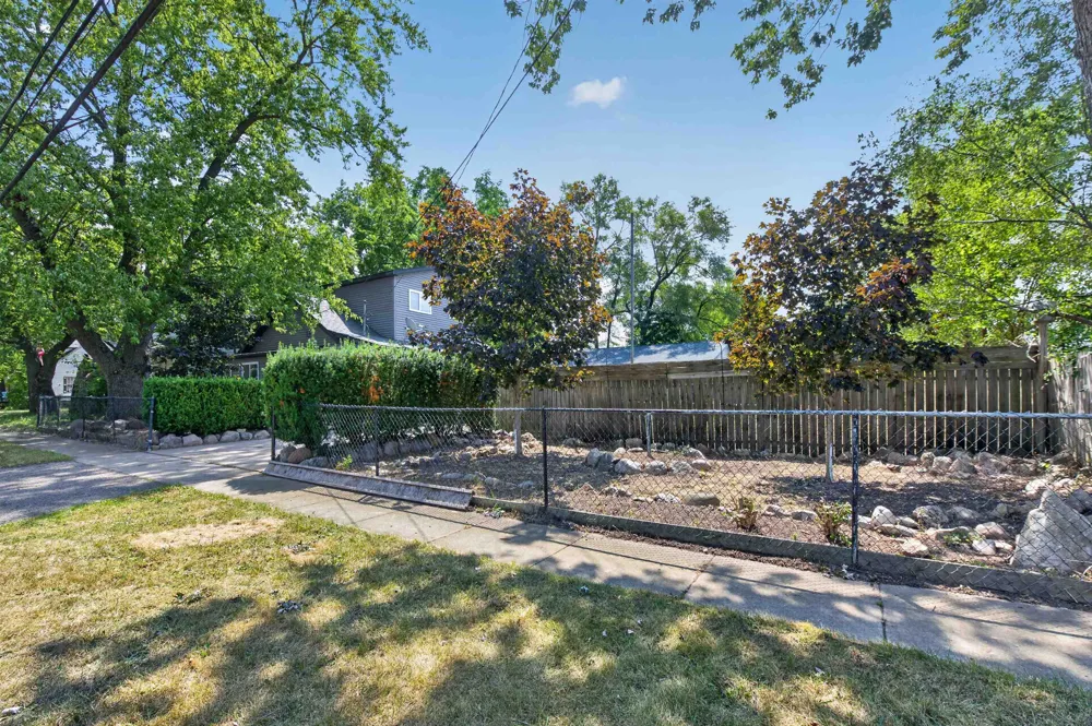 1452 Kenneth Street Burton City, MI 48529