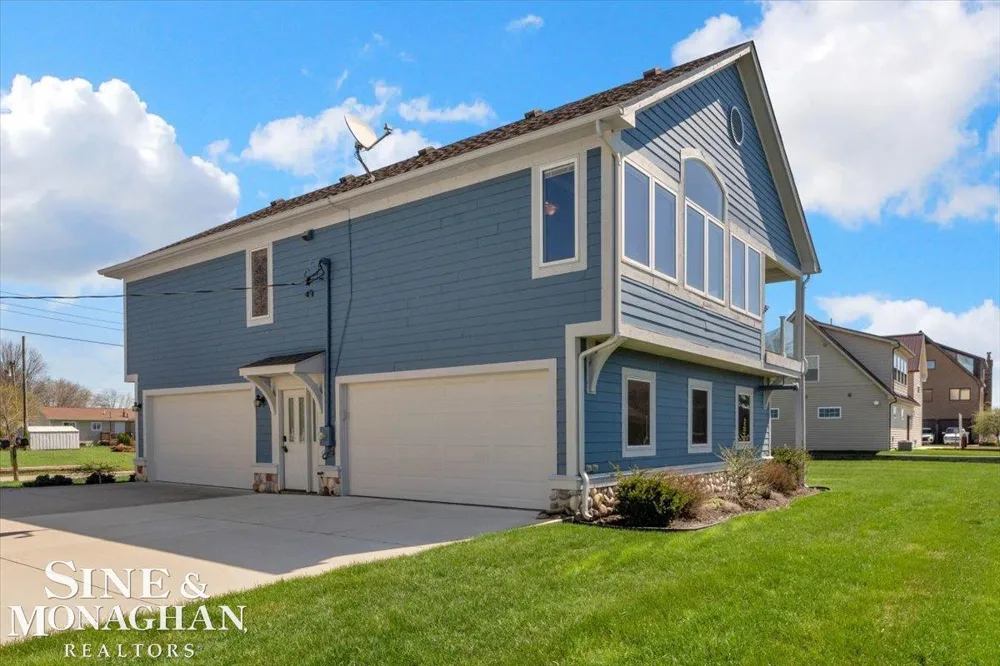 113 Roselawn Street Algonac City, MI 48001