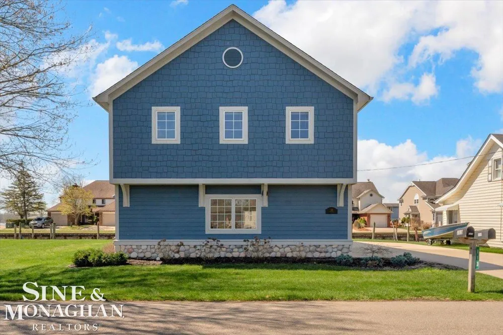 113 Roselawn Street Algonac City, MI 48001