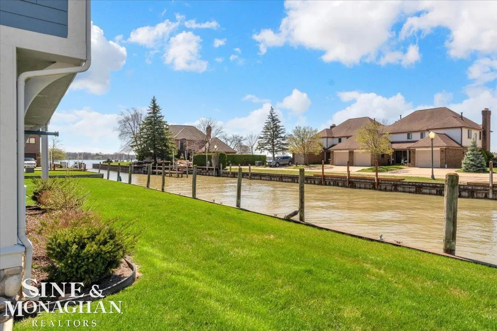 113 Roselawn Street Algonac City, MI 48001