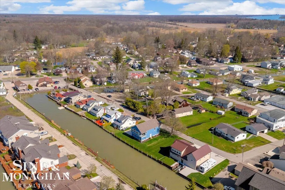 113 Roselawn Street Algonac City, MI 48001