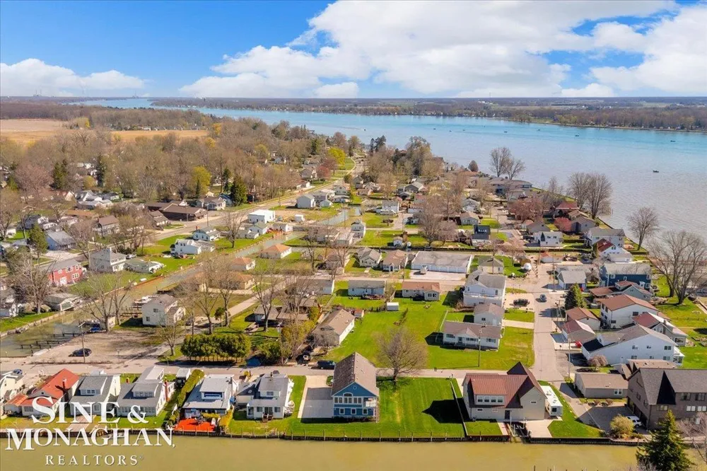 113 Roselawn Street Algonac City, MI 48001