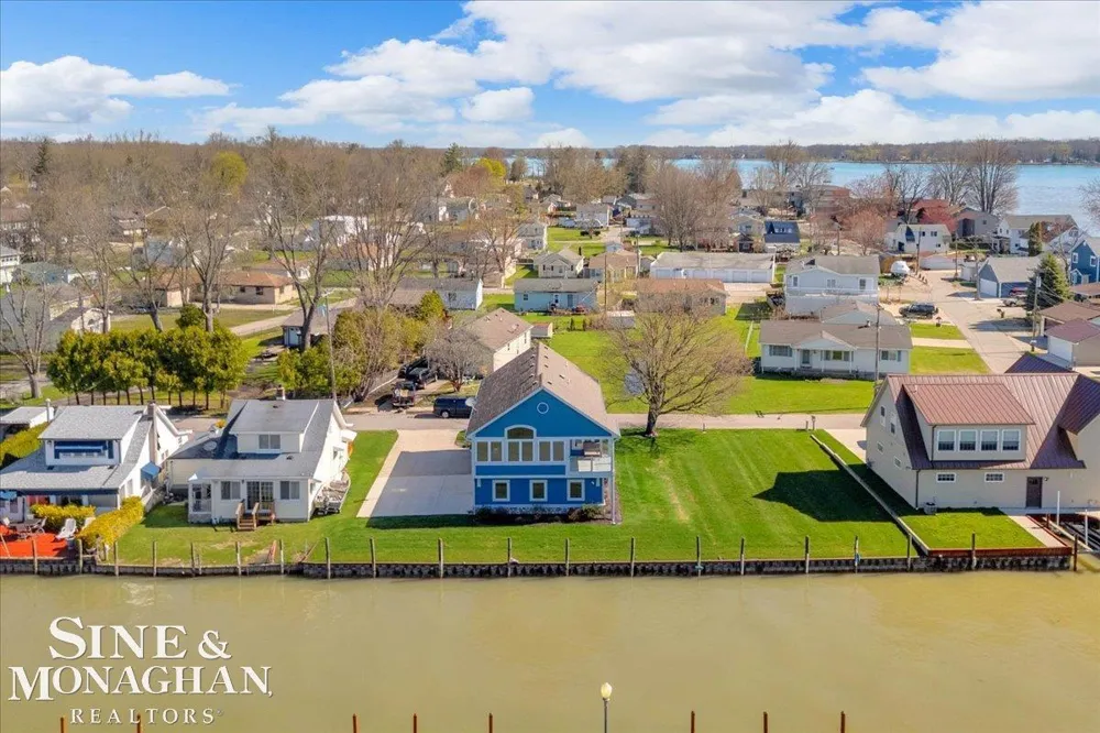 113 Roselawn Street Algonac City, MI 48001