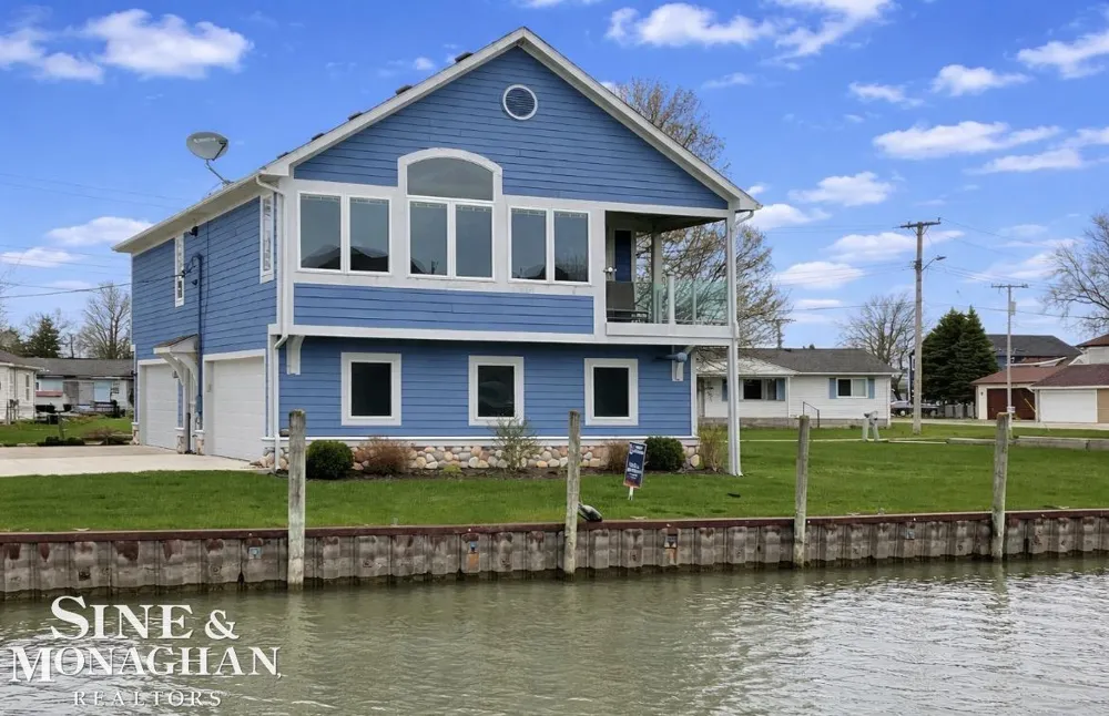 113 Roselawn Street Algonac City, MI 48001