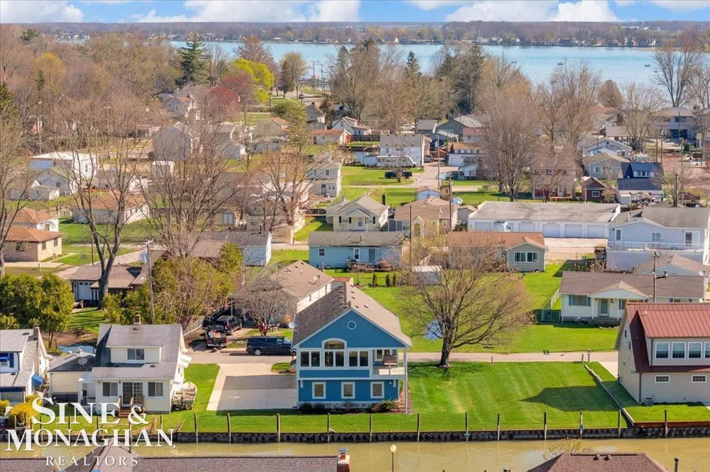 113 Roselawn Street Algonac City, MI 48001