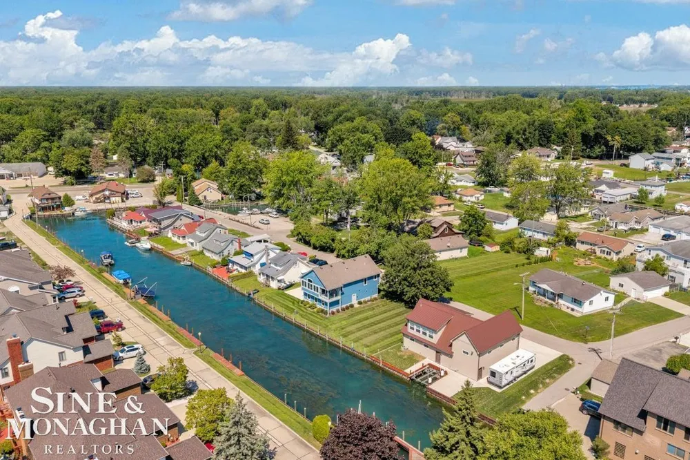 113 Roselawn Street Algonac City, MI 48001