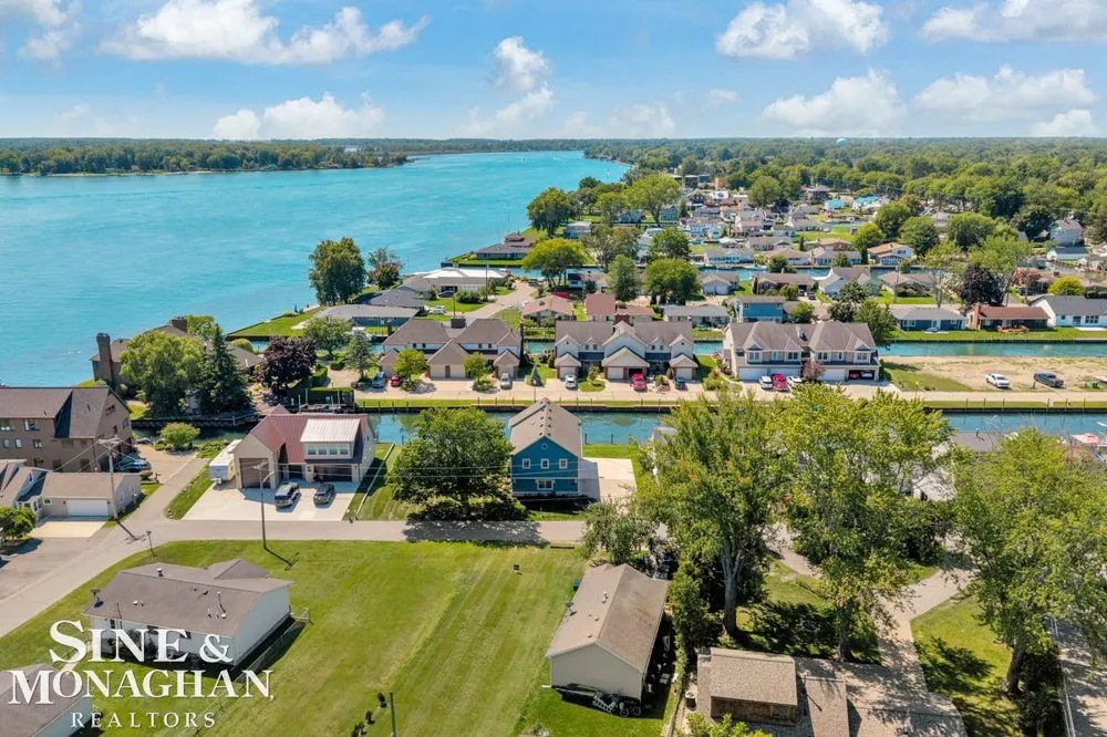 113 Roselawn Street Algonac City, MI 48001