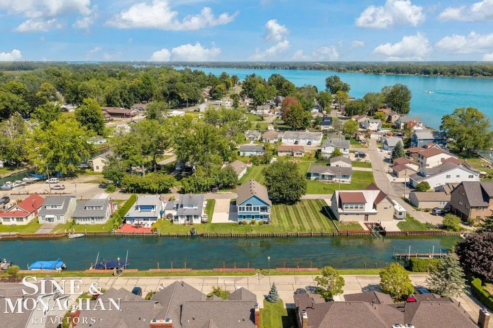 113 Roselawn Street Algonac City, MI 48001