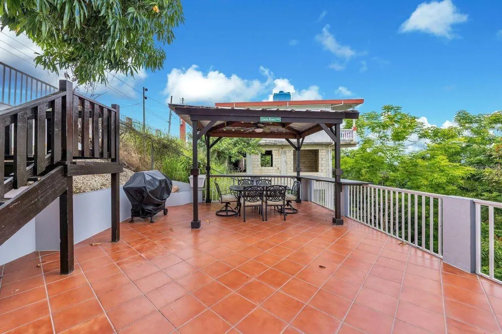 Carr. 115 SECTOR SOTO ROAD Rincon, PR 00677