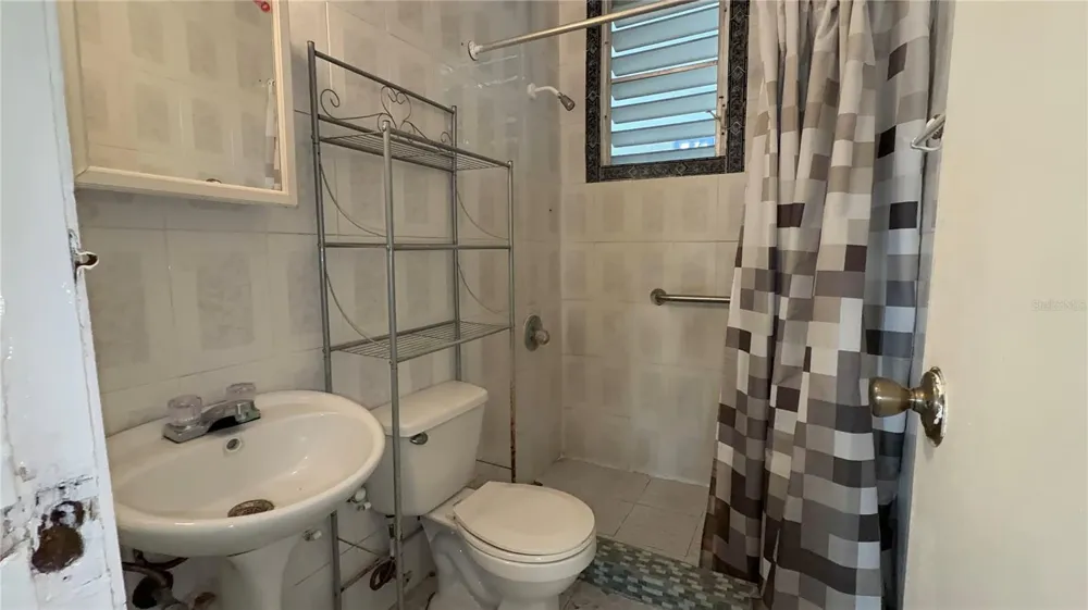 CALLE BECASINA E-32 URB COUNTRY CLUB #926 San Juan, PR 00924