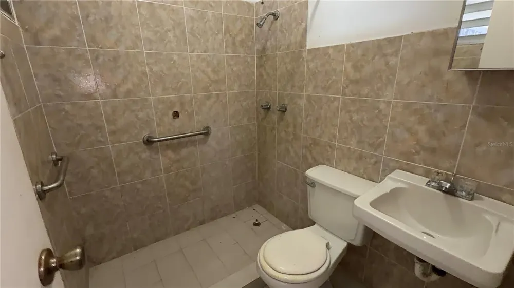 CALLE BECASINA E-32 URB COUNTRY CLUB #926 San Juan, PR 00924