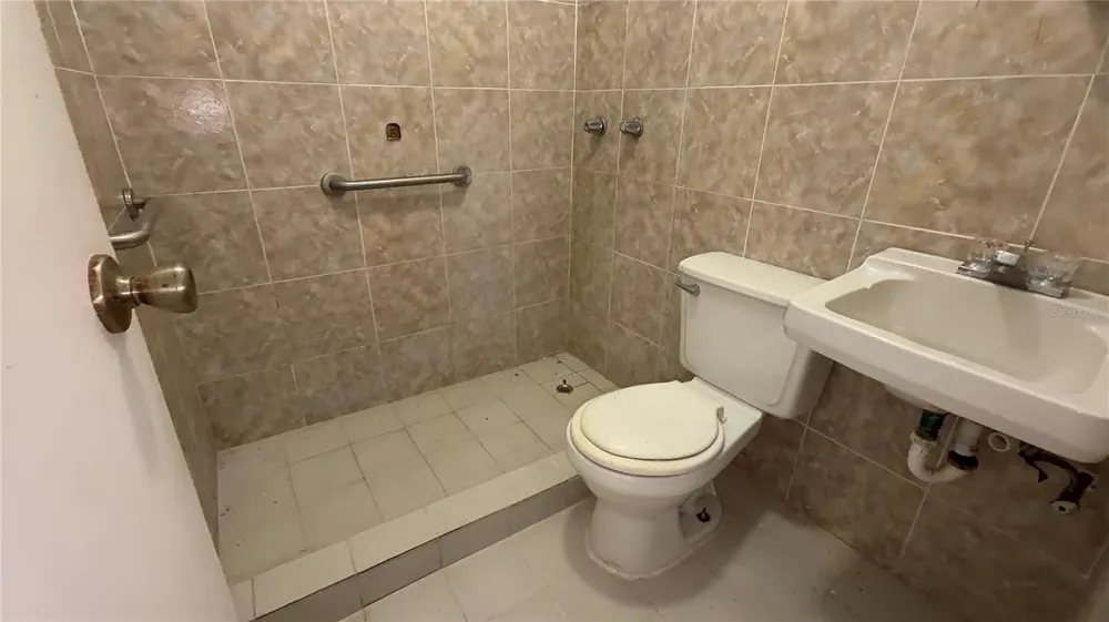 CALLE BECASINA E-32 URB COUNTRY CLUB #926 San Juan, PR 00924