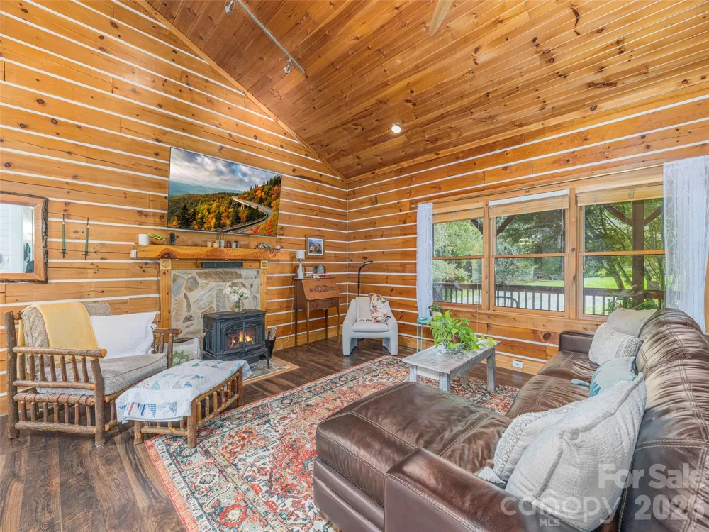 107 Tibi Lane Waynesville, NC 28785